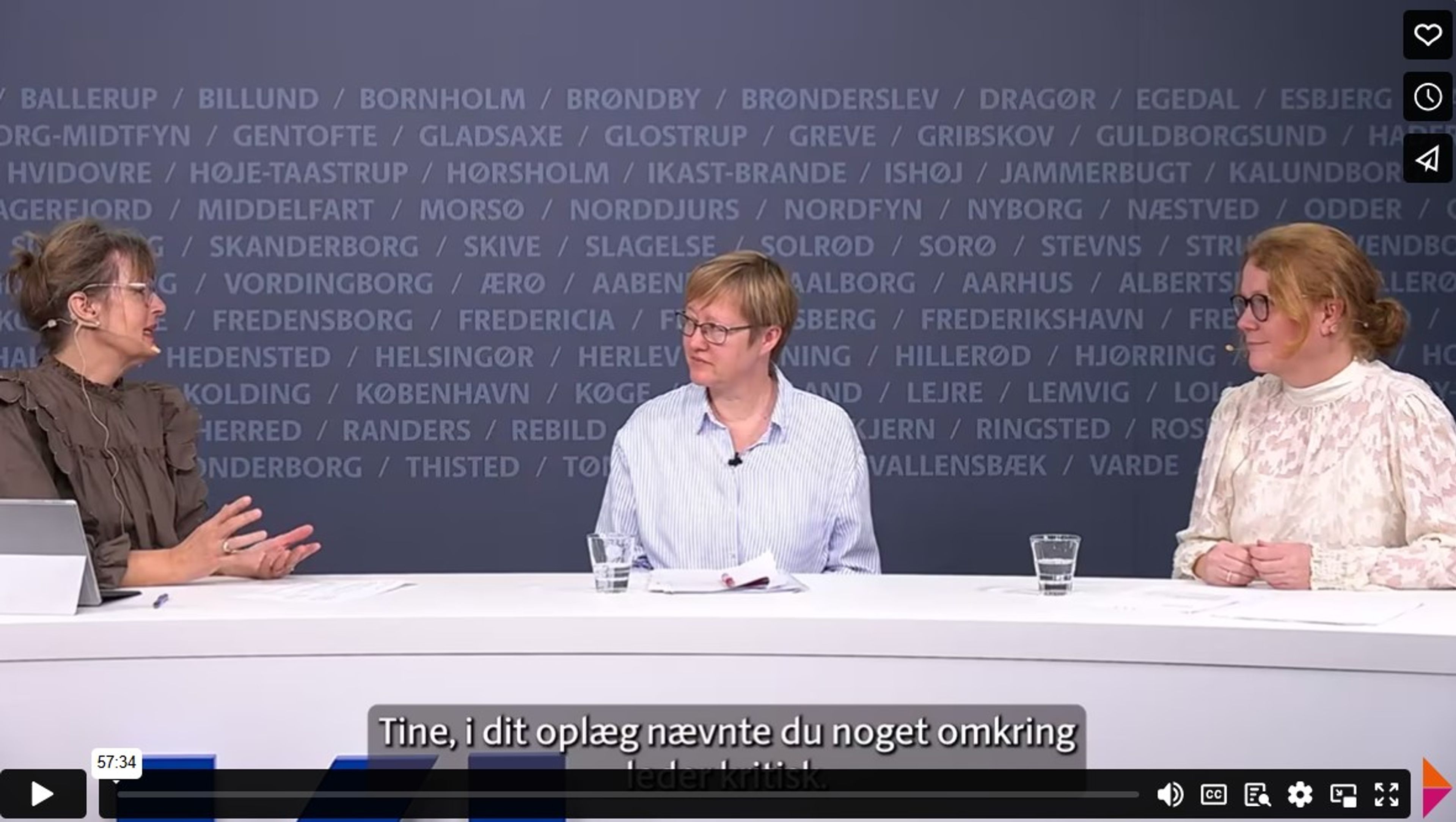 Tre deltagere i dialog om voksnes danskeres læsekompetencer