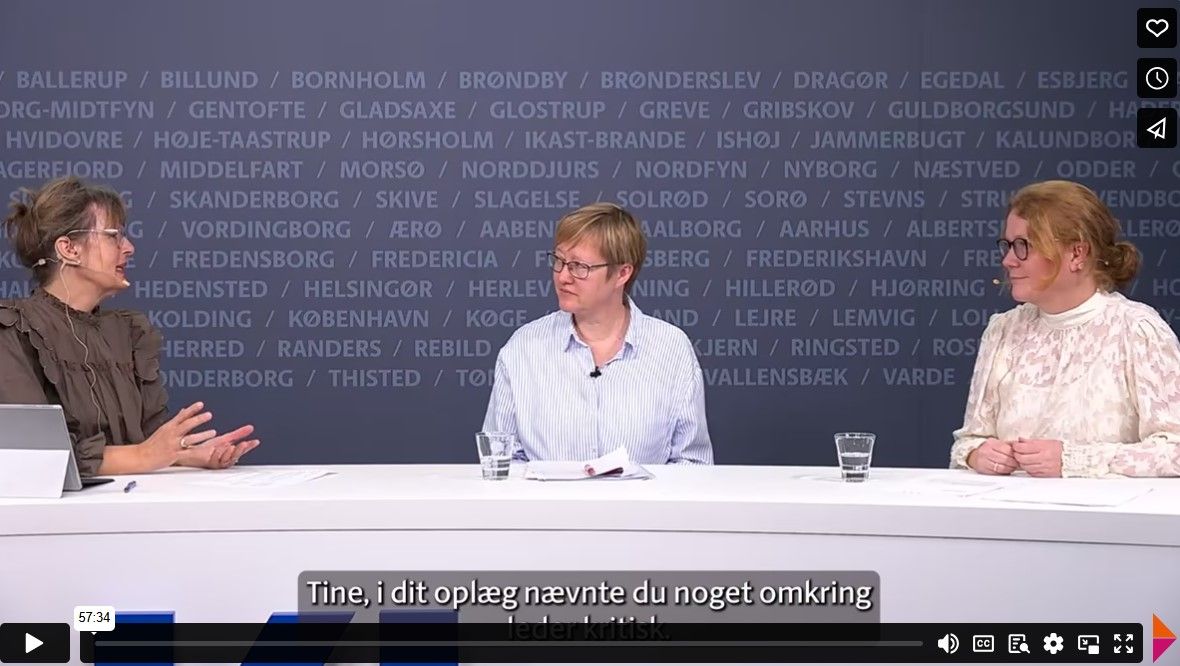 Tre deltagere i dialog om voksnes danskeres læsekompetencer