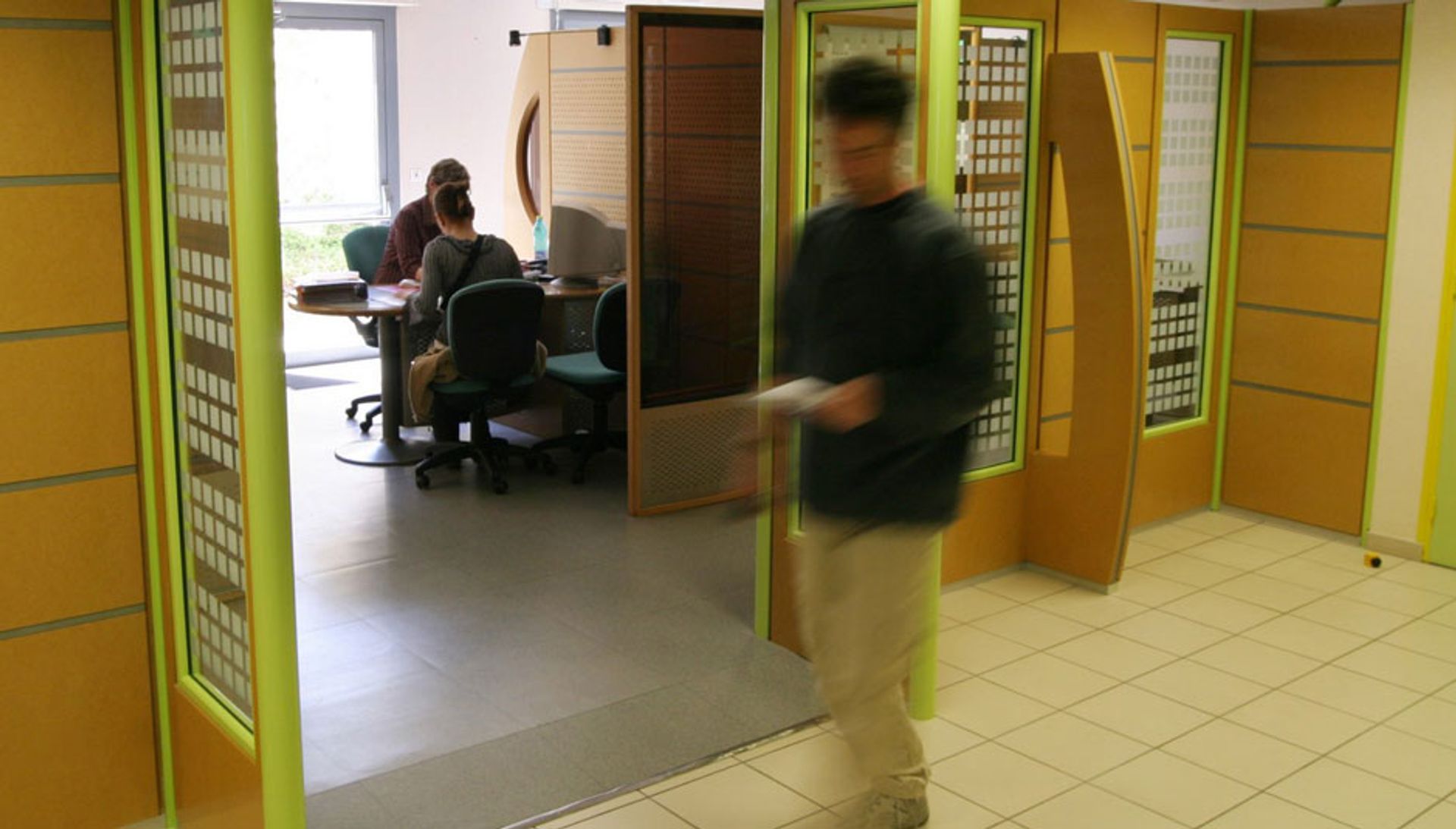 Rådhusbetjentene har kontakten med borgerne, før de kommer til sagsbehandleren. Foto: Colourbox