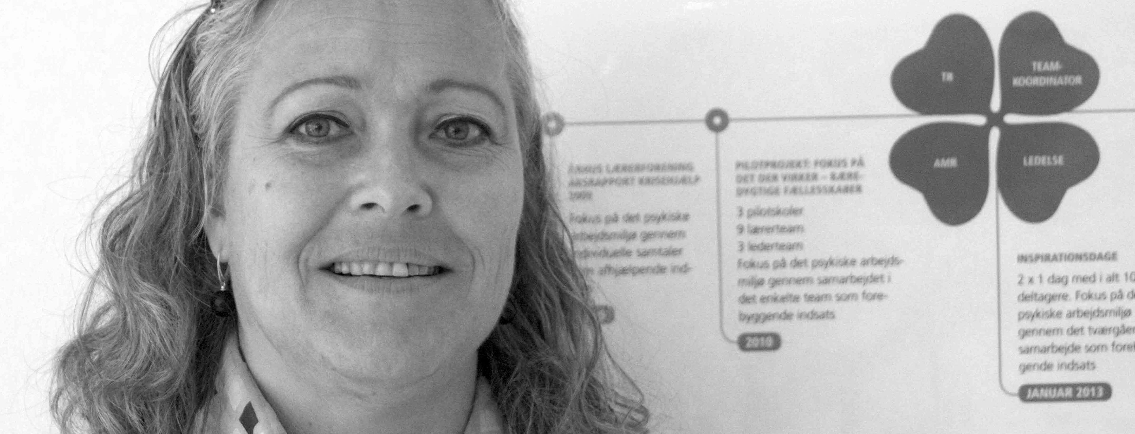 Rikke Gierahn Andersen, arbejdsmiljøansvarlig i Århus Lærerforening, præsenterer firkløveret, som består af tillidsrepræsentant, arbejdsmiljørepræsentant, skoleledelse og en teamkoordinator.