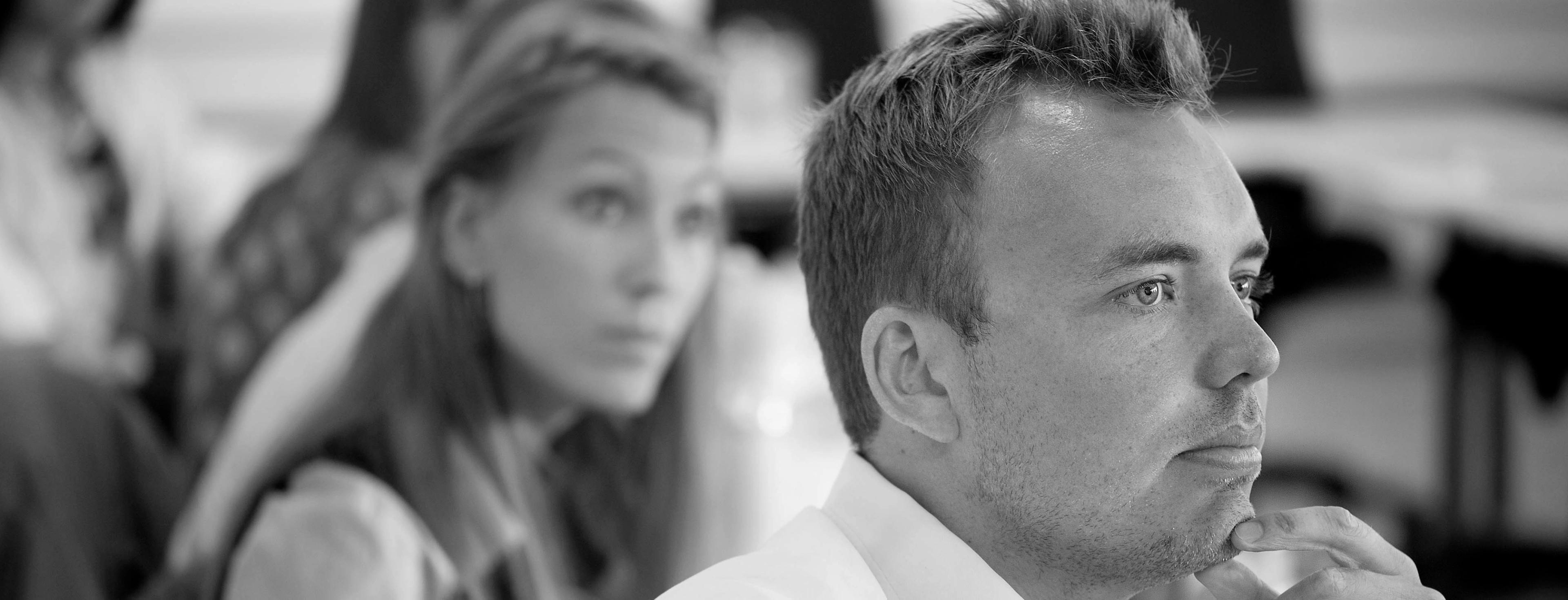 Du kan downloade pjecen om administrationsbachelorerne