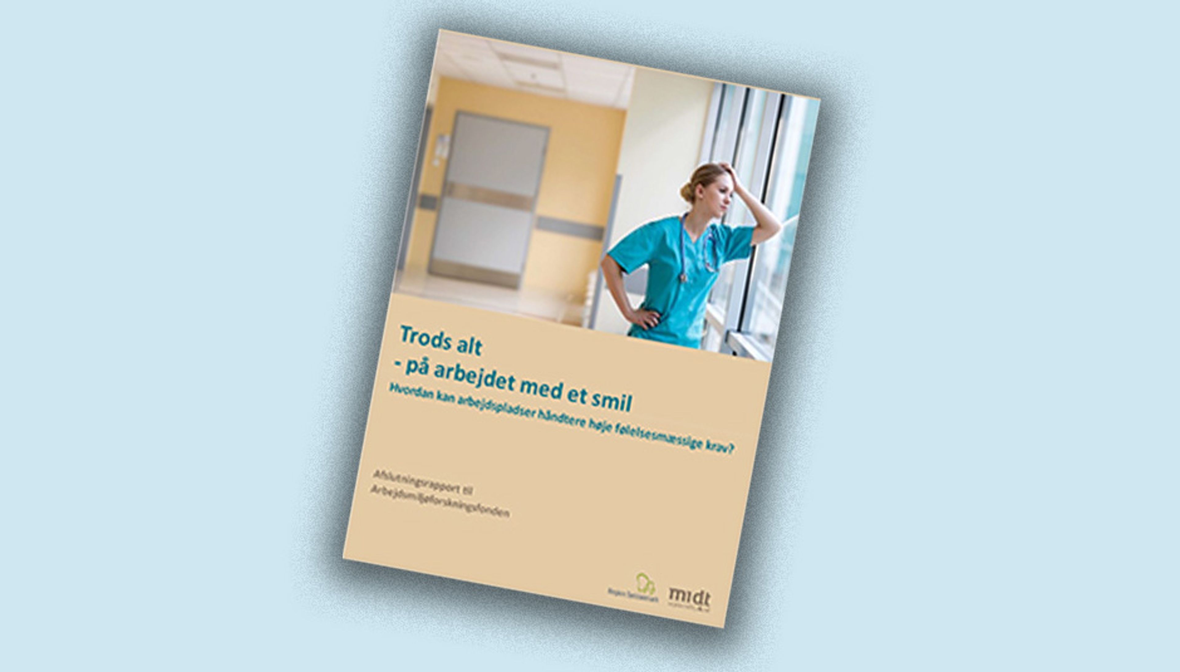 Cover rapport trods alt