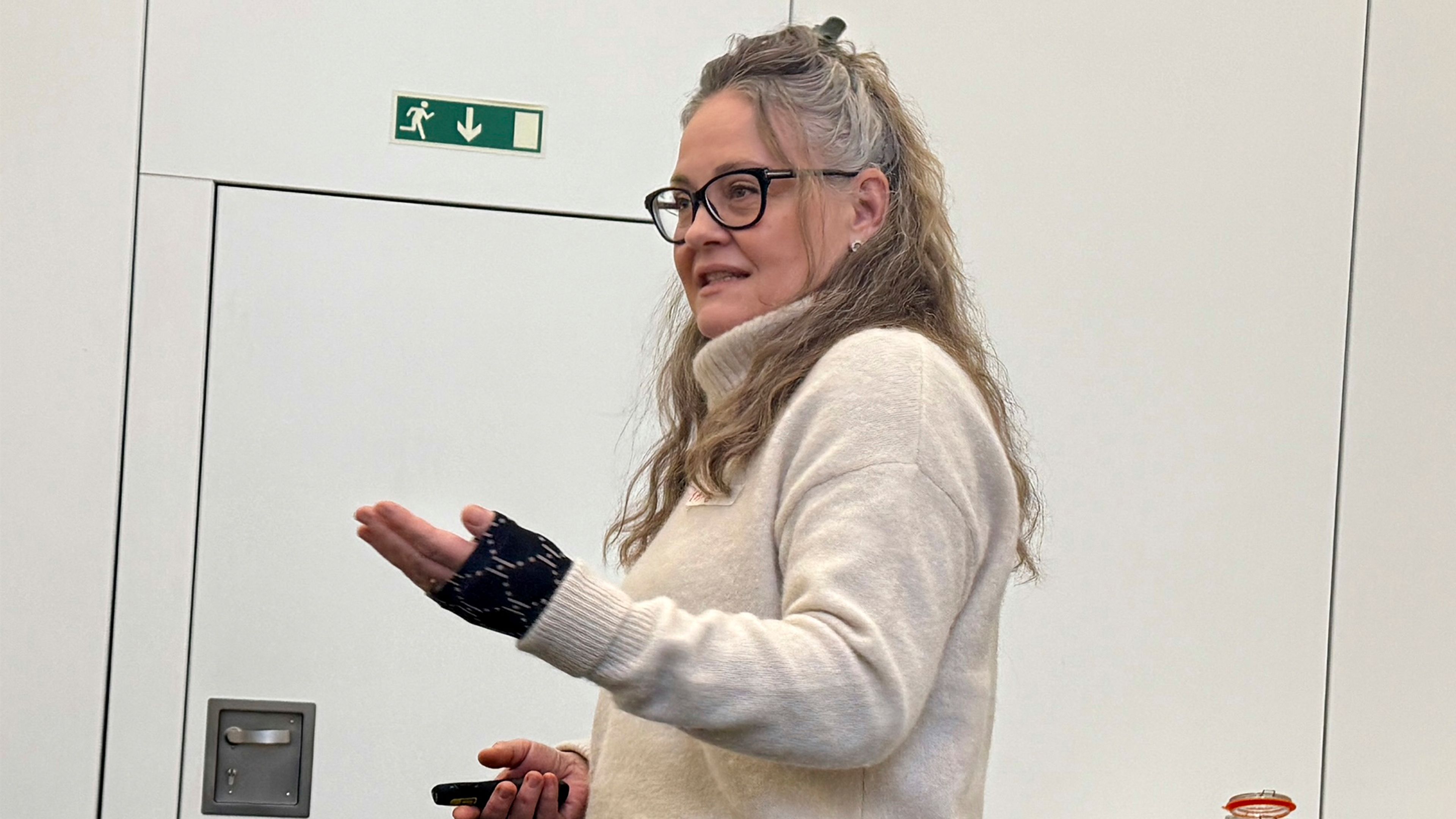Tre skarpe om professionel refleksiv praksis på botilbud