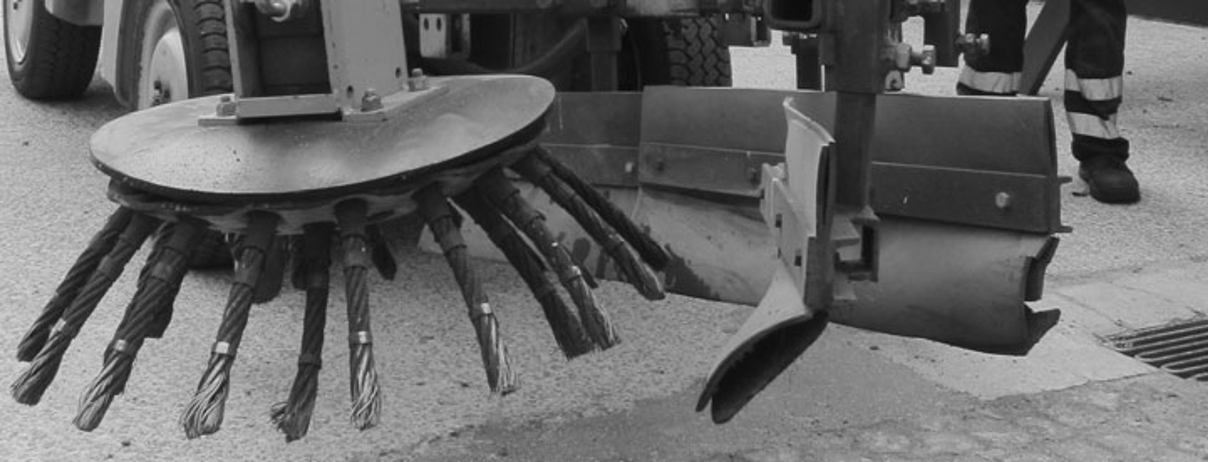 Medarbejderne designer og bygger selv nye værktøjer i Vej og Park i Bornholms Regionskommune