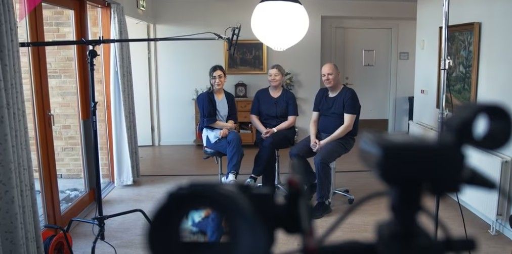 Tre social- og sundhedshjælpere foran kameraet