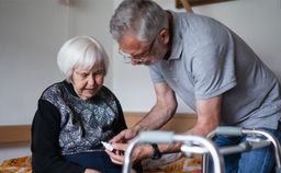 Ældre borger får hjælp