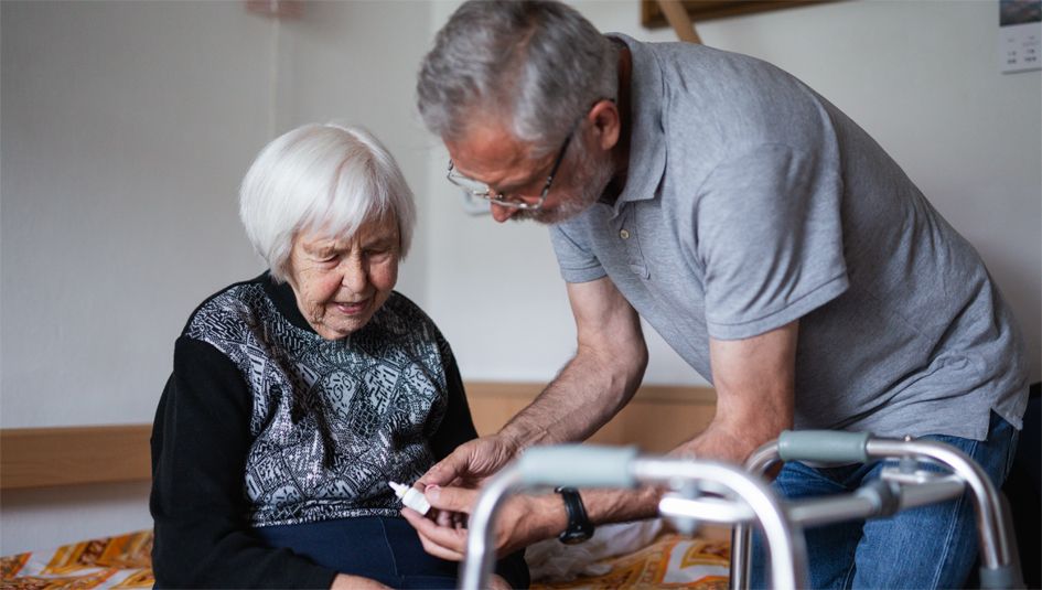Ældre borger får hjælp