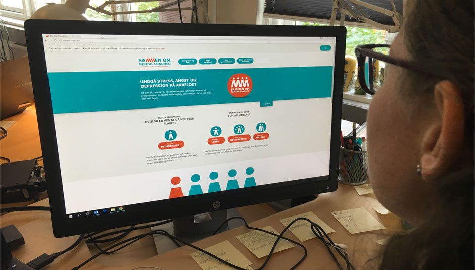 Medarbejder ser på Mentalsundhed.dk