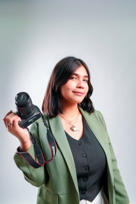 Tahira Vega trabajando