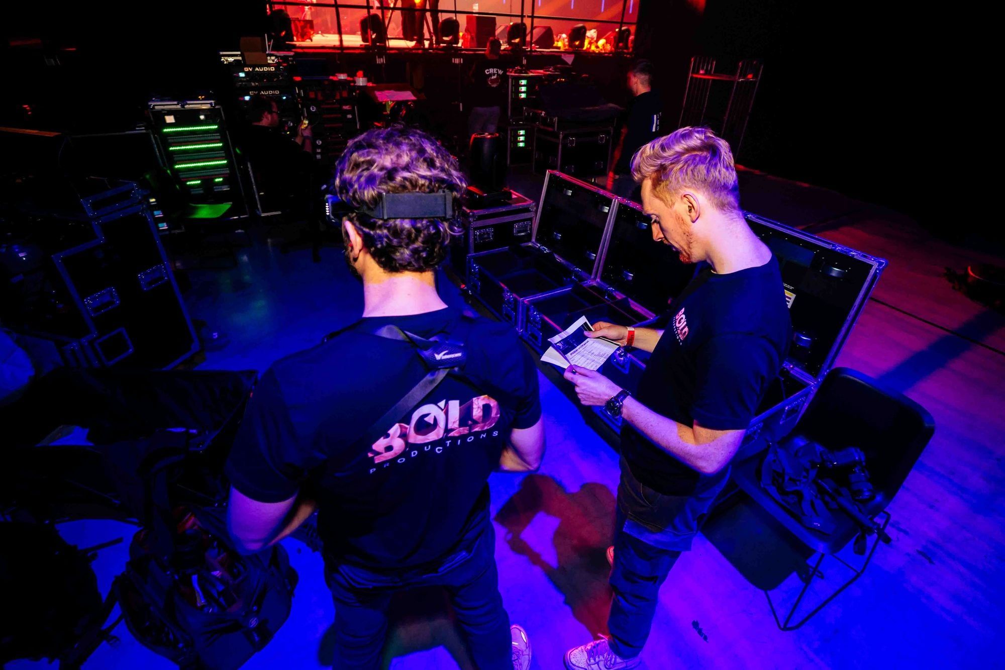 Team Bold Productions achter de schermen tijdens de opname van een event.
