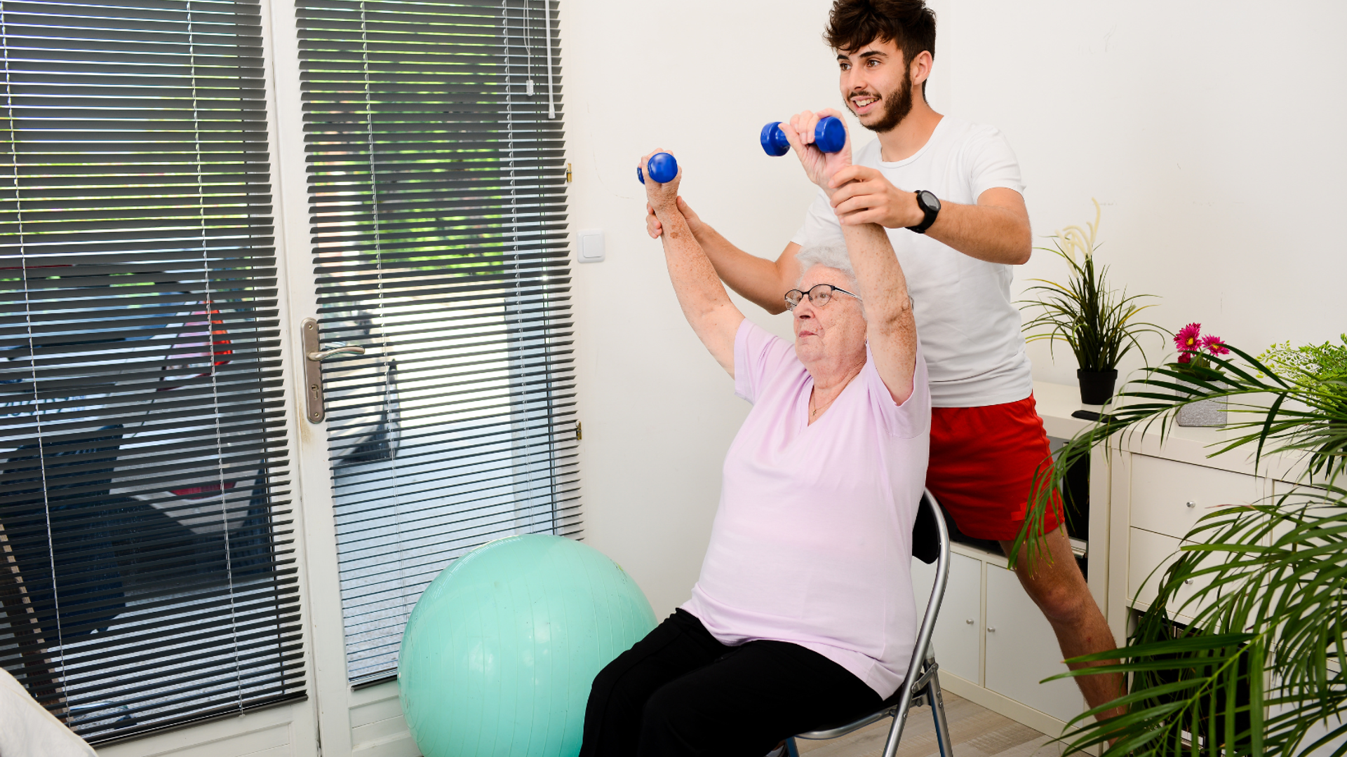 What a Personal Trainer for Seniors Should Focus On