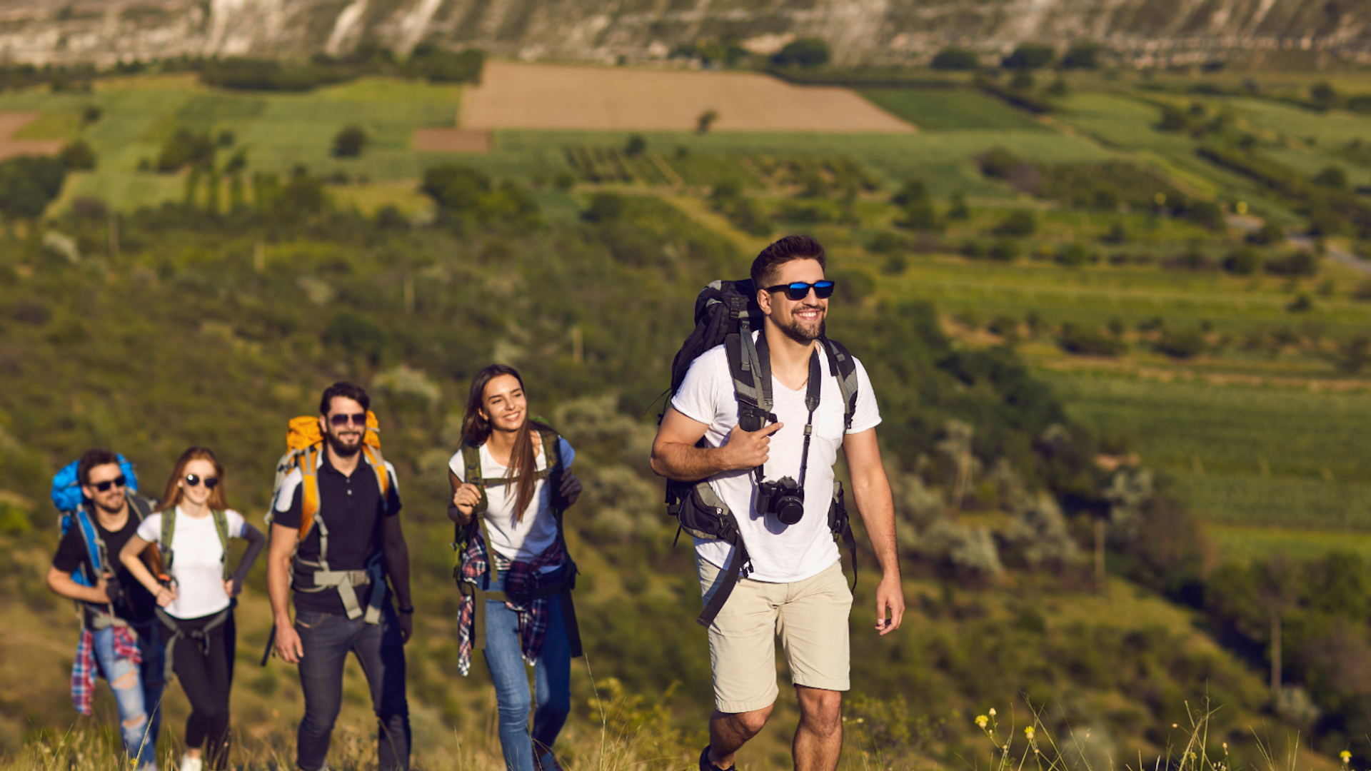 How to Stay Fit While Traveling: 7 Easy Tips