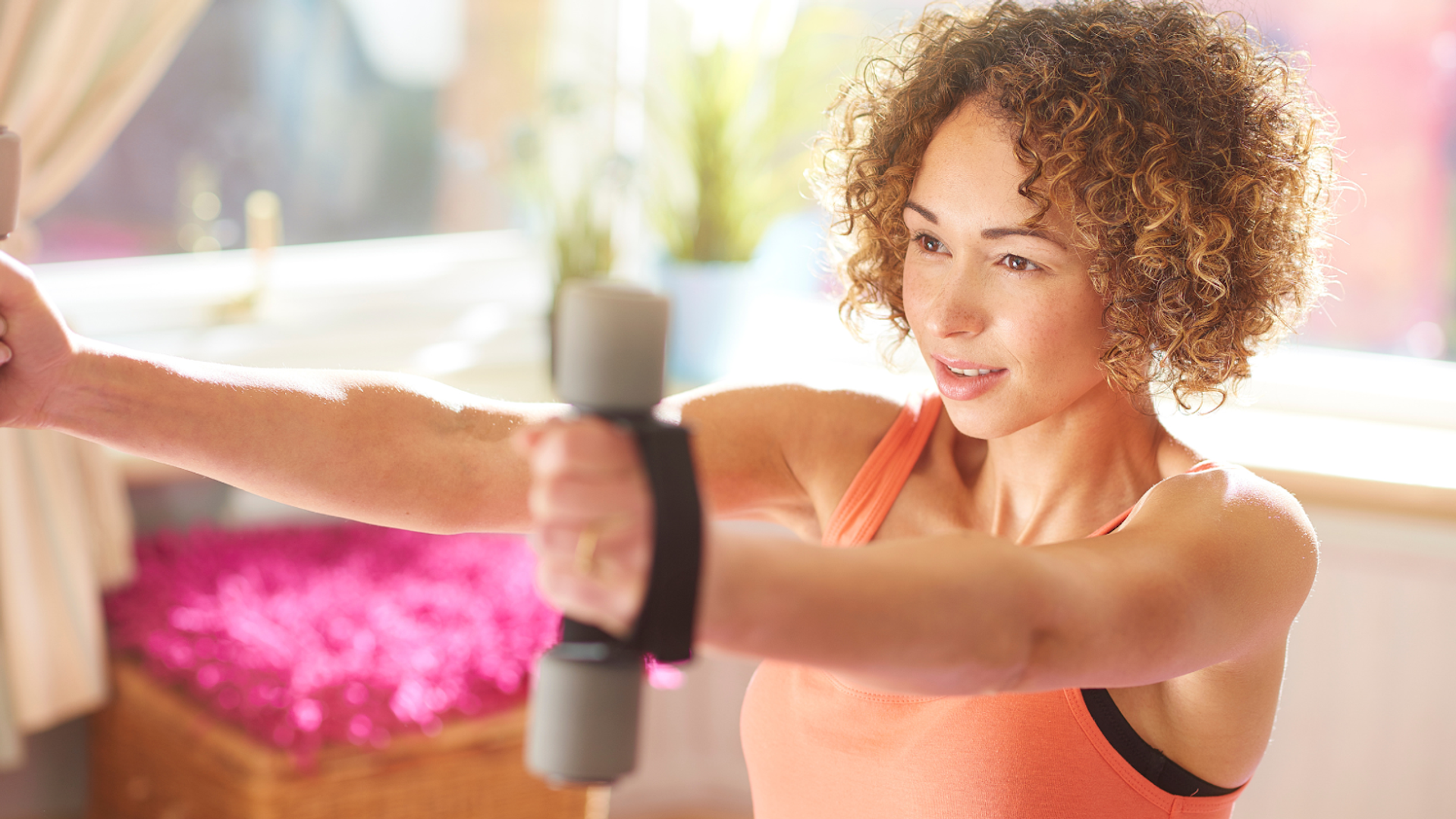 Our Trainers' Favorite Workouts for Your Shoulders at Home