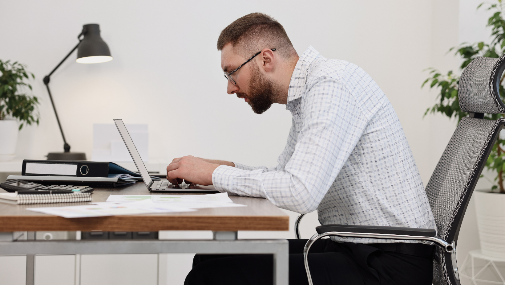 Why Desk Posture Can Affect Upper-Back Strength