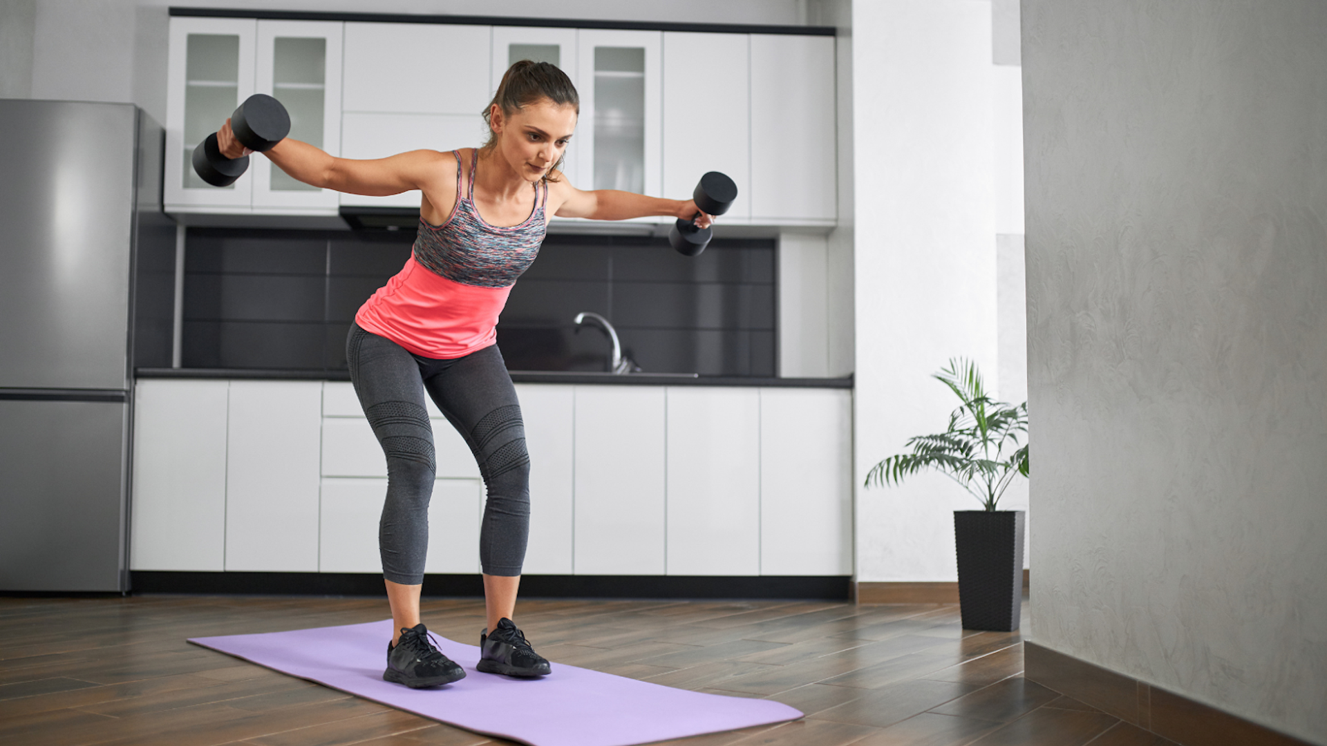 Our Trainers' Favorite Workouts for Your Shoulders at Home