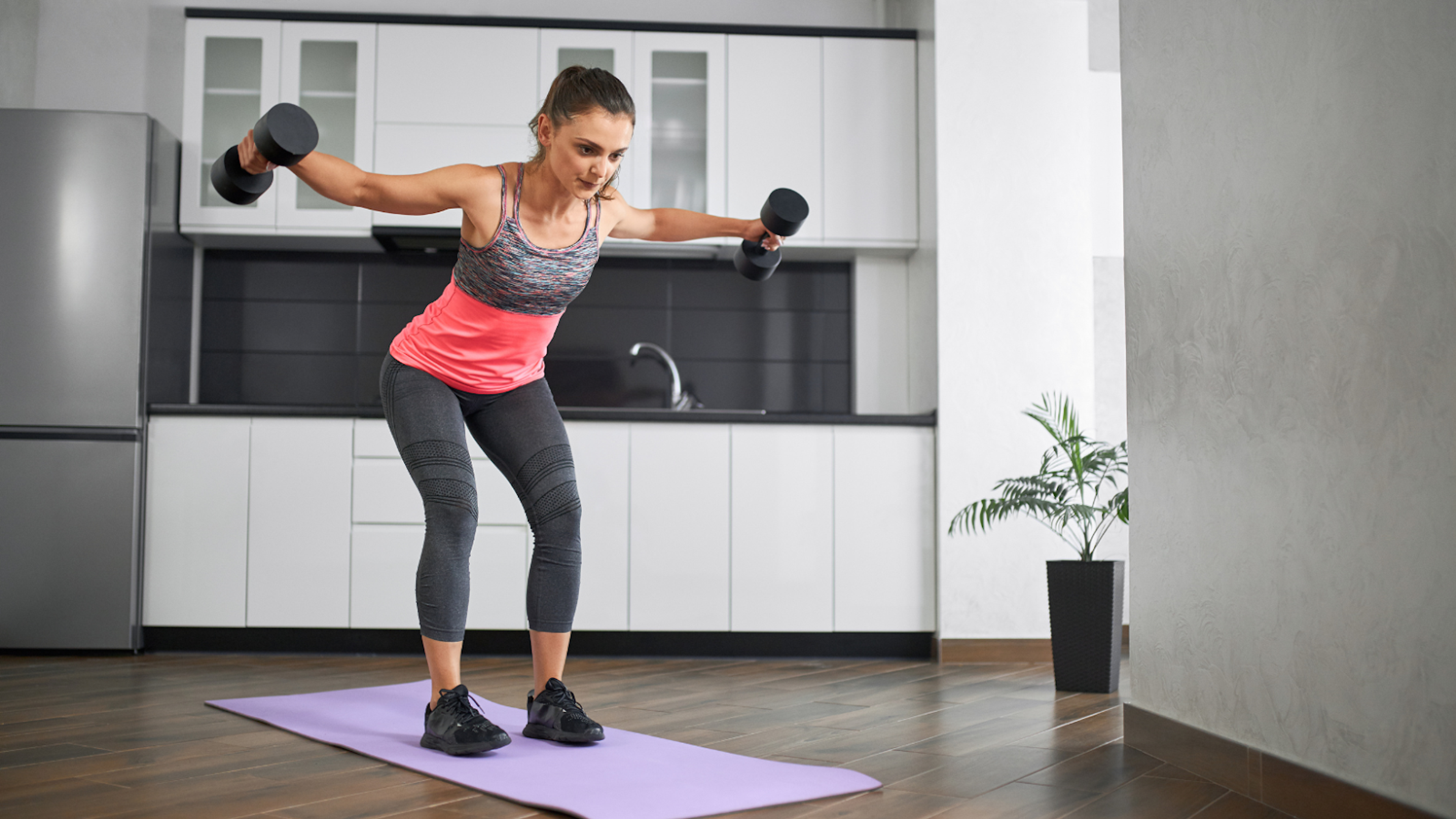 Our Trainers' Favorite Workouts for Your Shoulders at Home