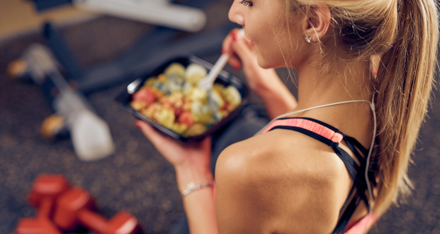 Personal Trainers Answer: Should You Eat Before or After a Workout?
