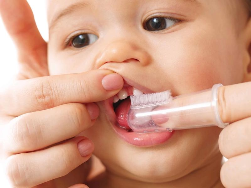 Oral care for babies: a guide to gums, first teeth, and early hygiene