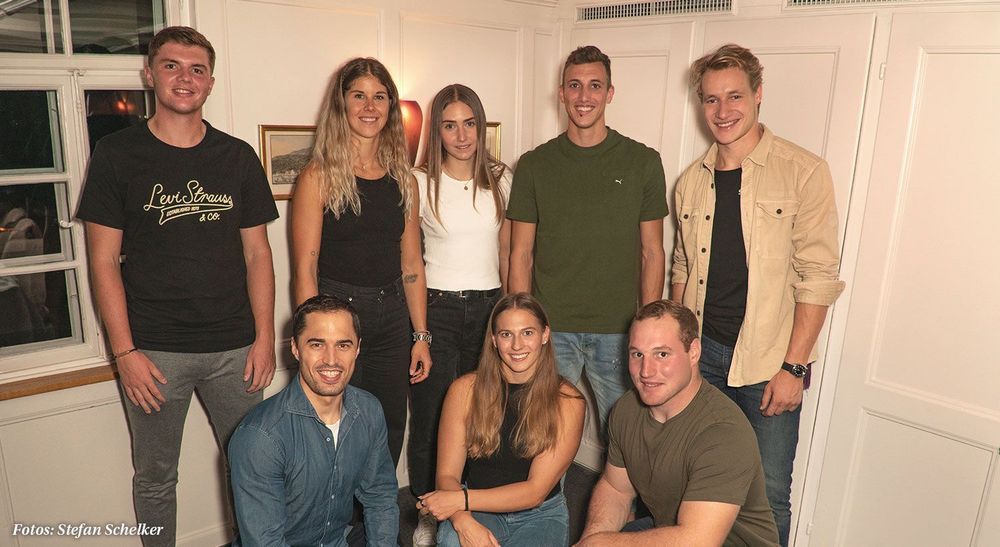 Hintere Reihe v. l. n. r.: Dominic Stricker, Aline Danioth, Siri Wigger, Simon Ehammer, Marco Odermatt Vordere Reihe v. l. n. r.: Max Heinzer, Angelica Moser, Joel WickiAuf dem Bild fehlen: Nalani Buob, Jason Joseph, Géraldine Ruckstuhl