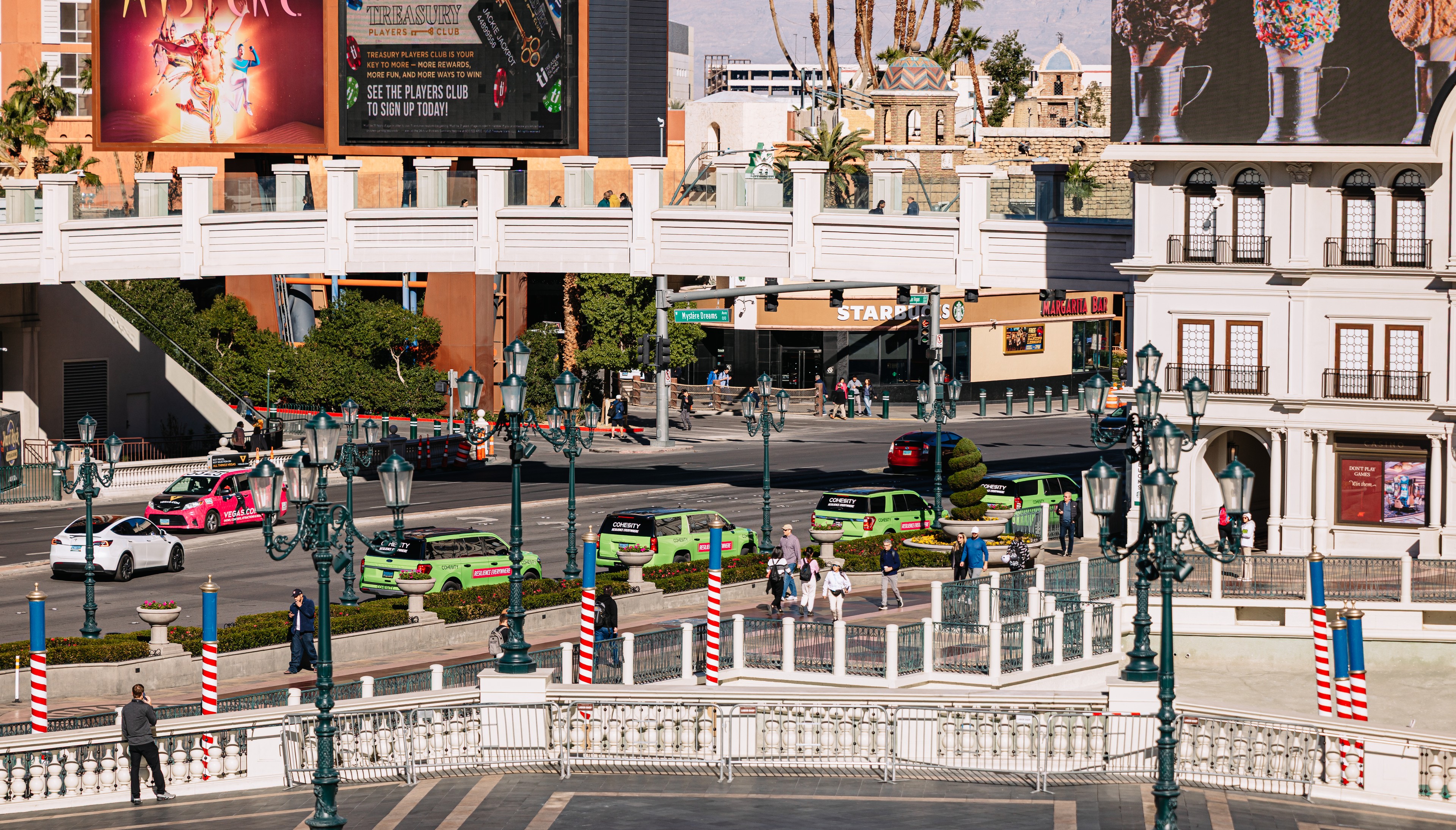 Cohesity wrapped car OOF campaign in Vegas via GOOD TRAFFIC