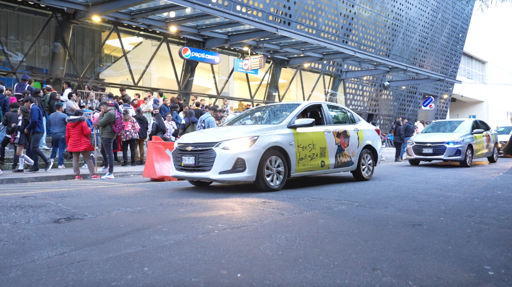 Sony Music lanzó una campaña publicitaria en coches de transporte compartido