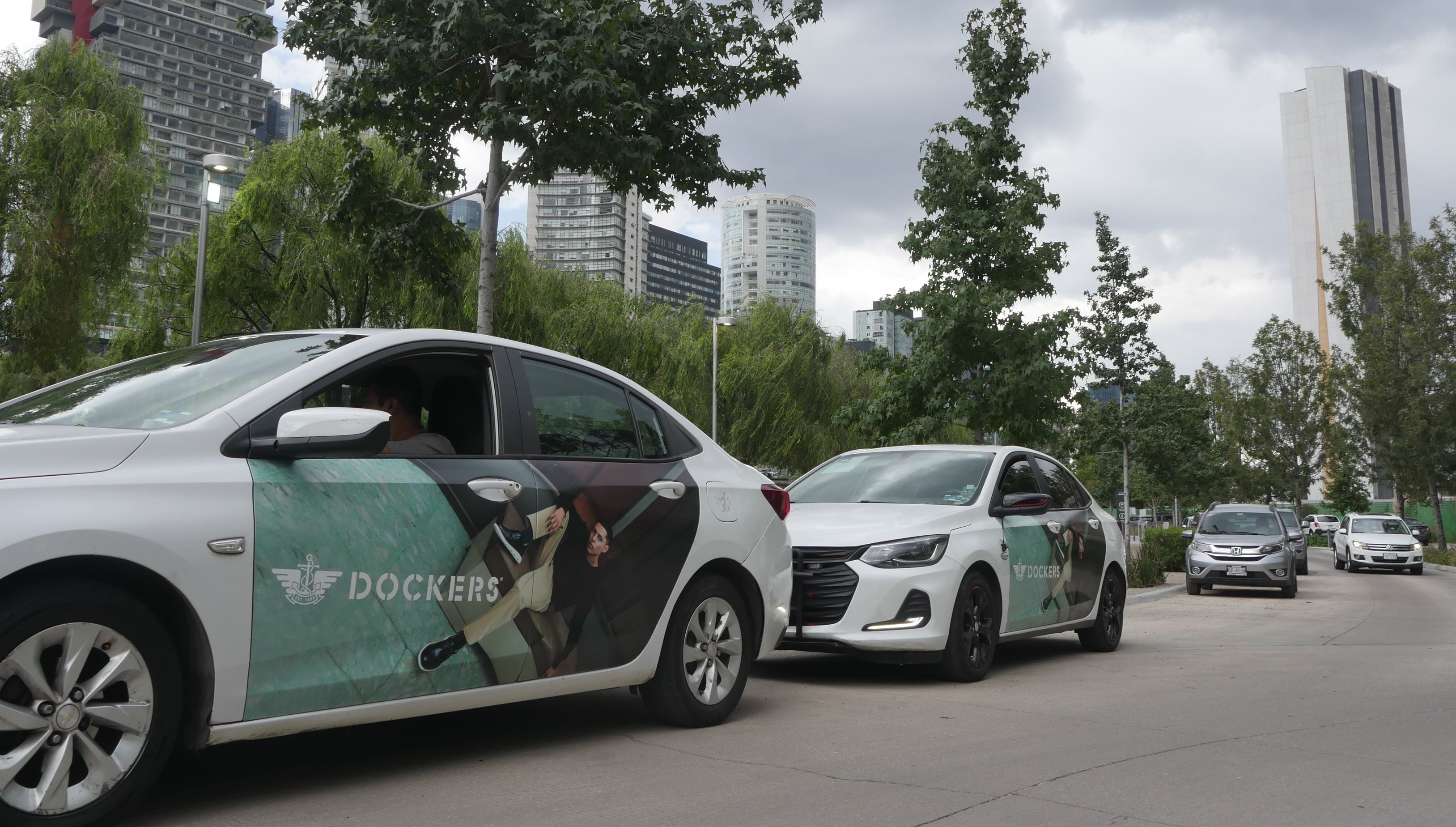 Dockers lanzó una campaña publicitaria en coches de transporte compartido