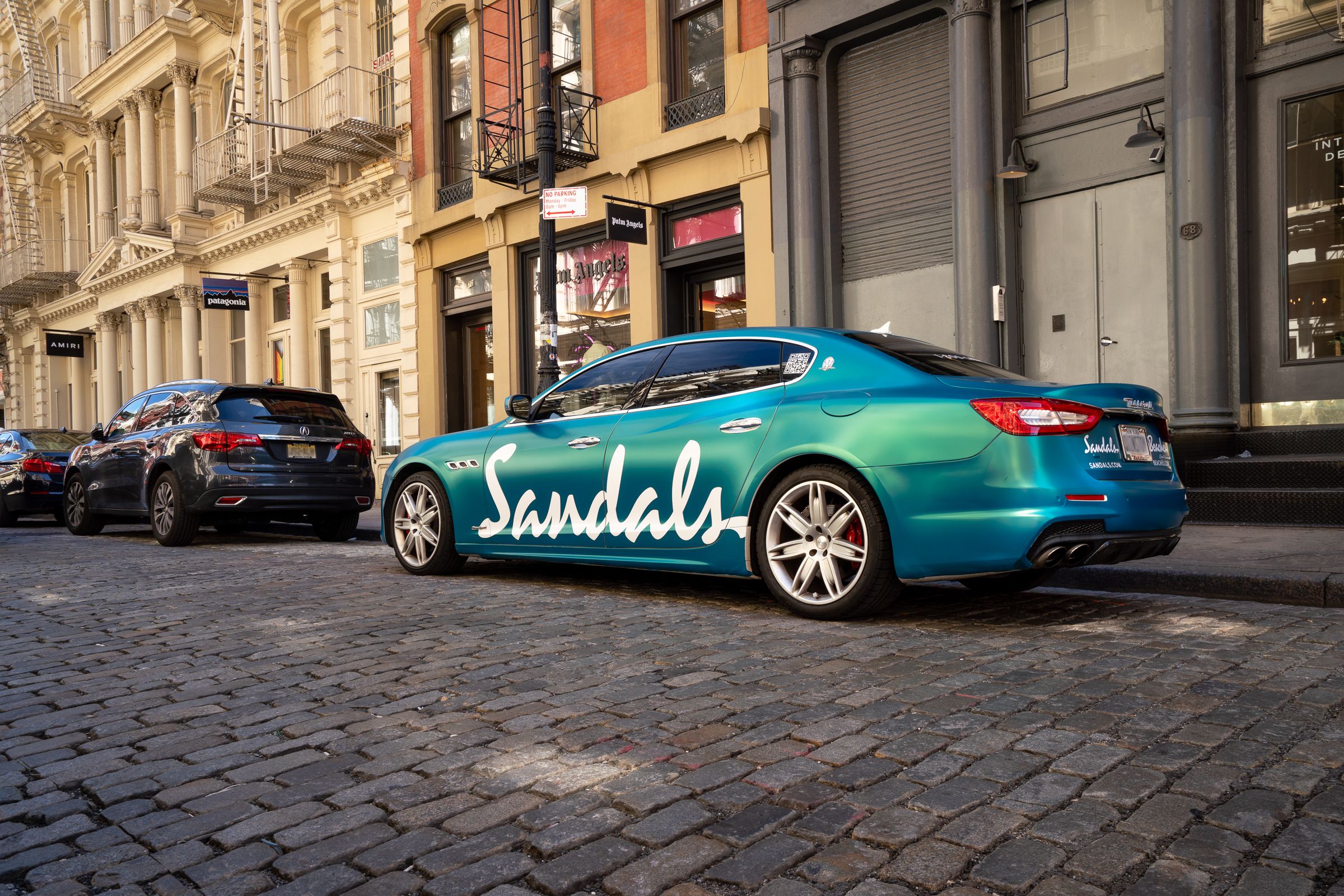 Sandals ooh rideshare campaign, car in NYC