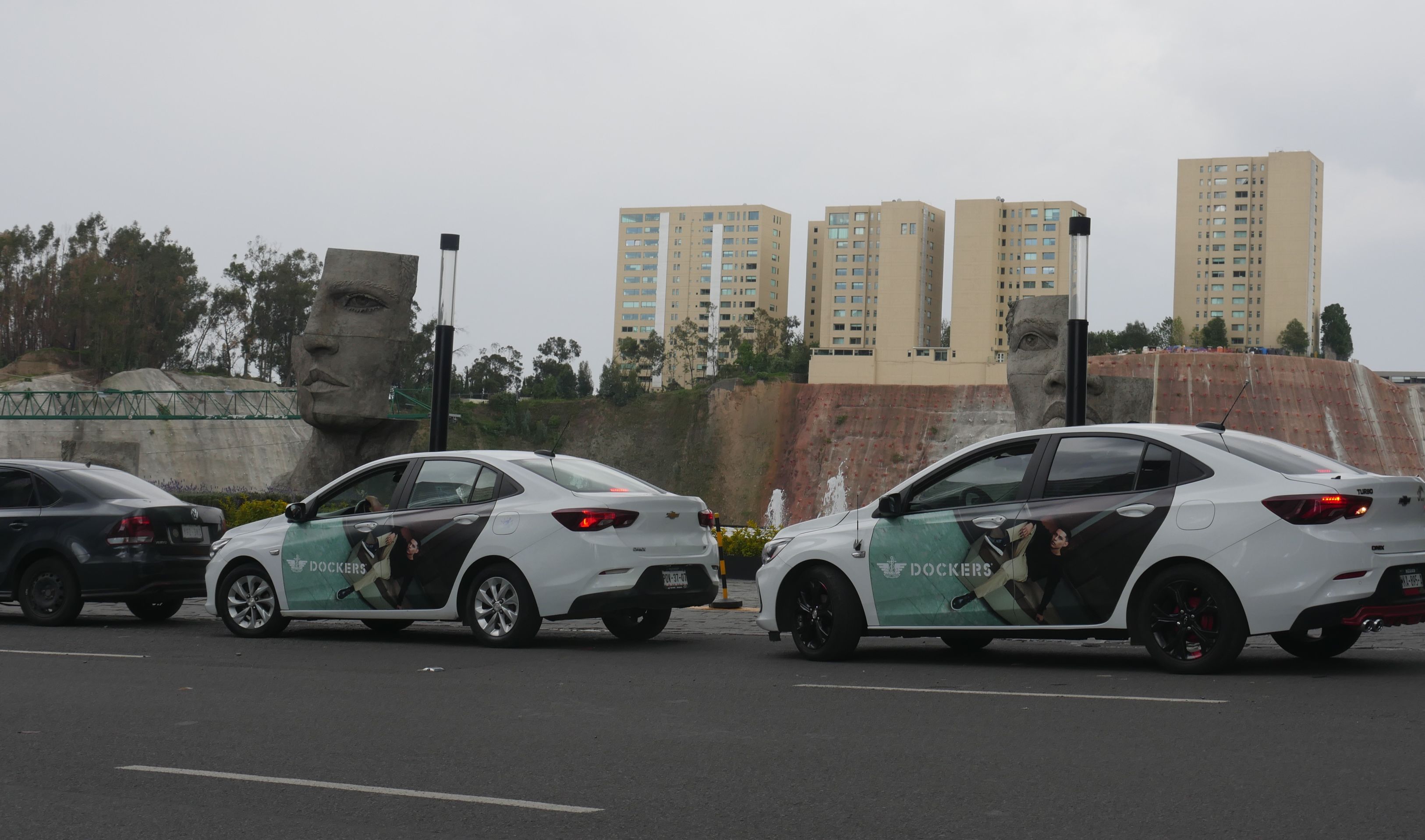 Dockers lanzó una campaña publicitaria en coches de transporte compartido