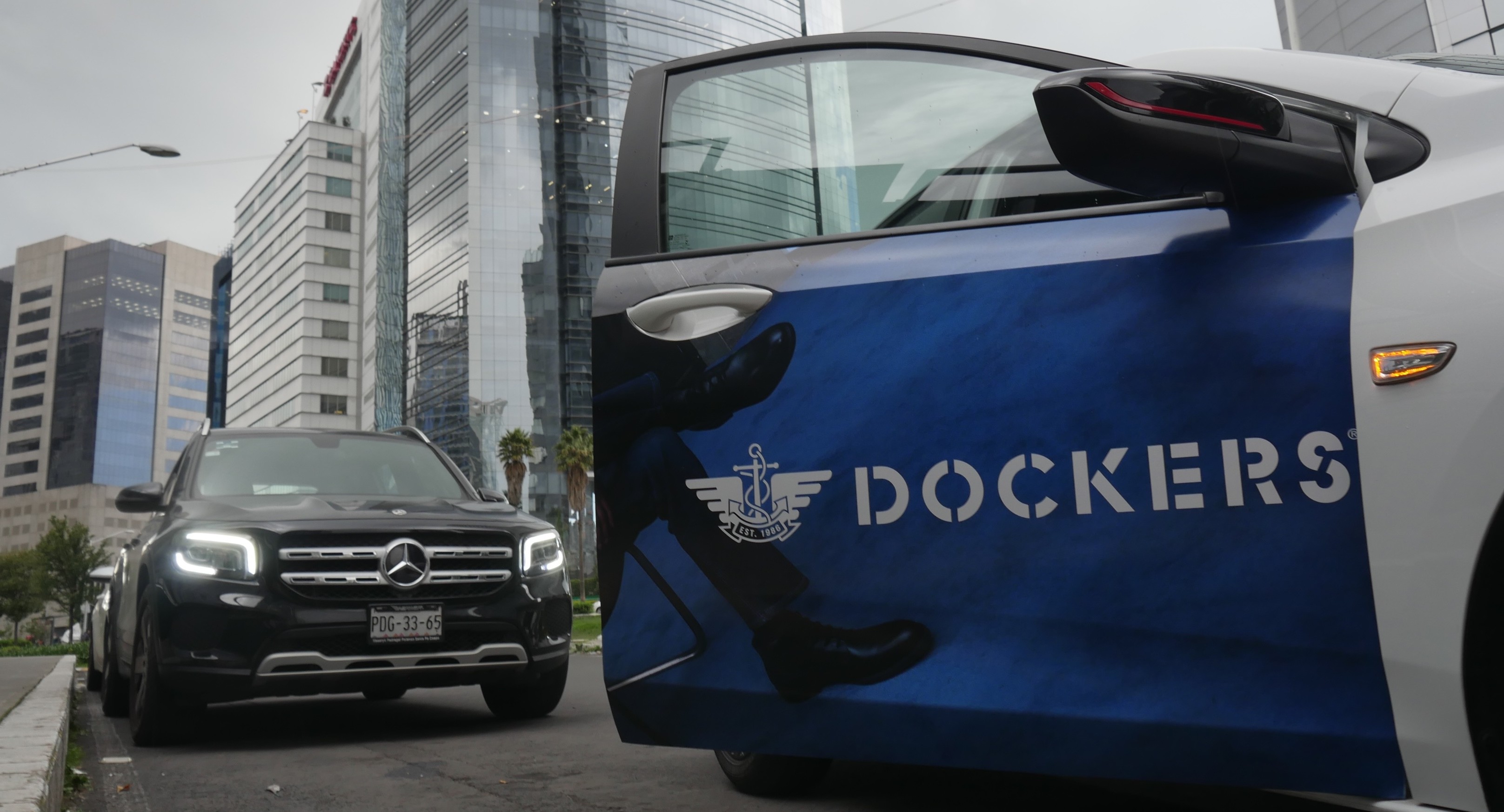 Dockers lanzó una campaña publicitaria en coches de transporte compartido