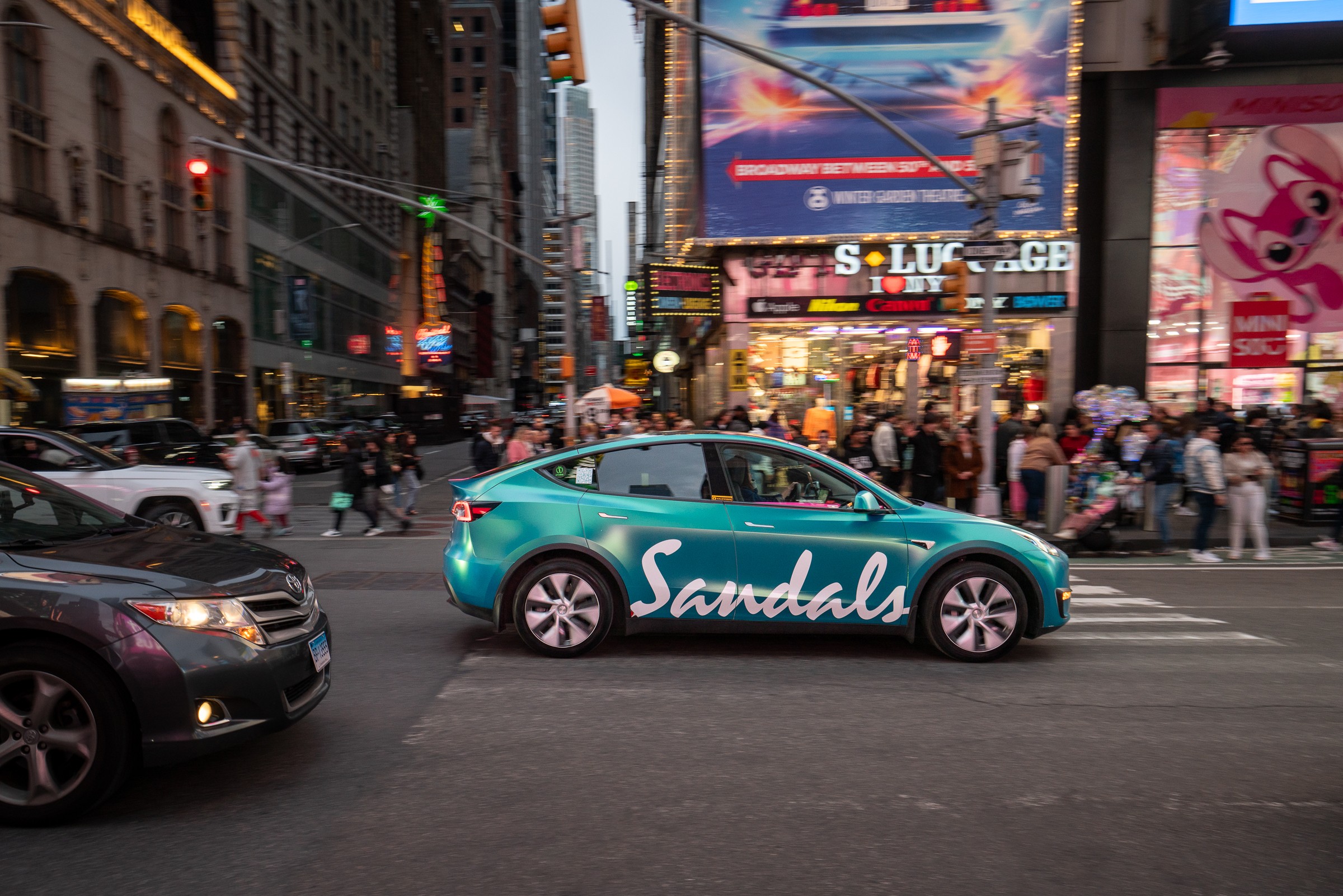 Sandals ooh rideshare campaign, car in NYC