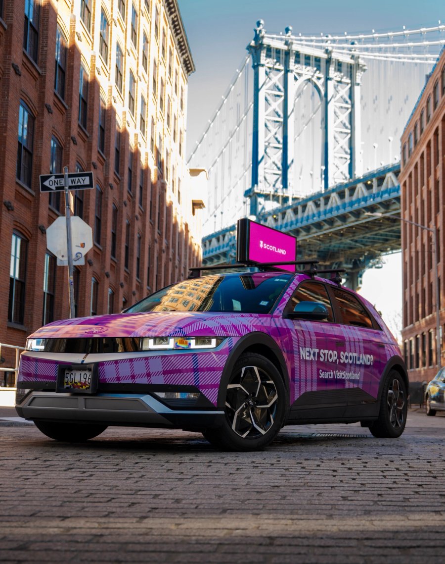 Auto rotulado de Visit Scotland en Brooklyn
