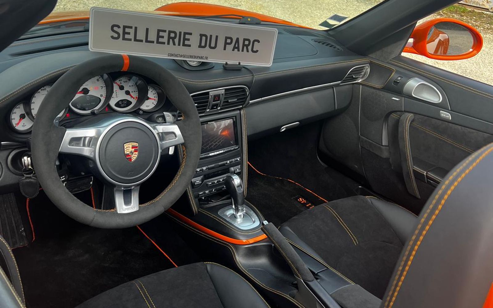 Sellerie automobile en cuir après restauration
