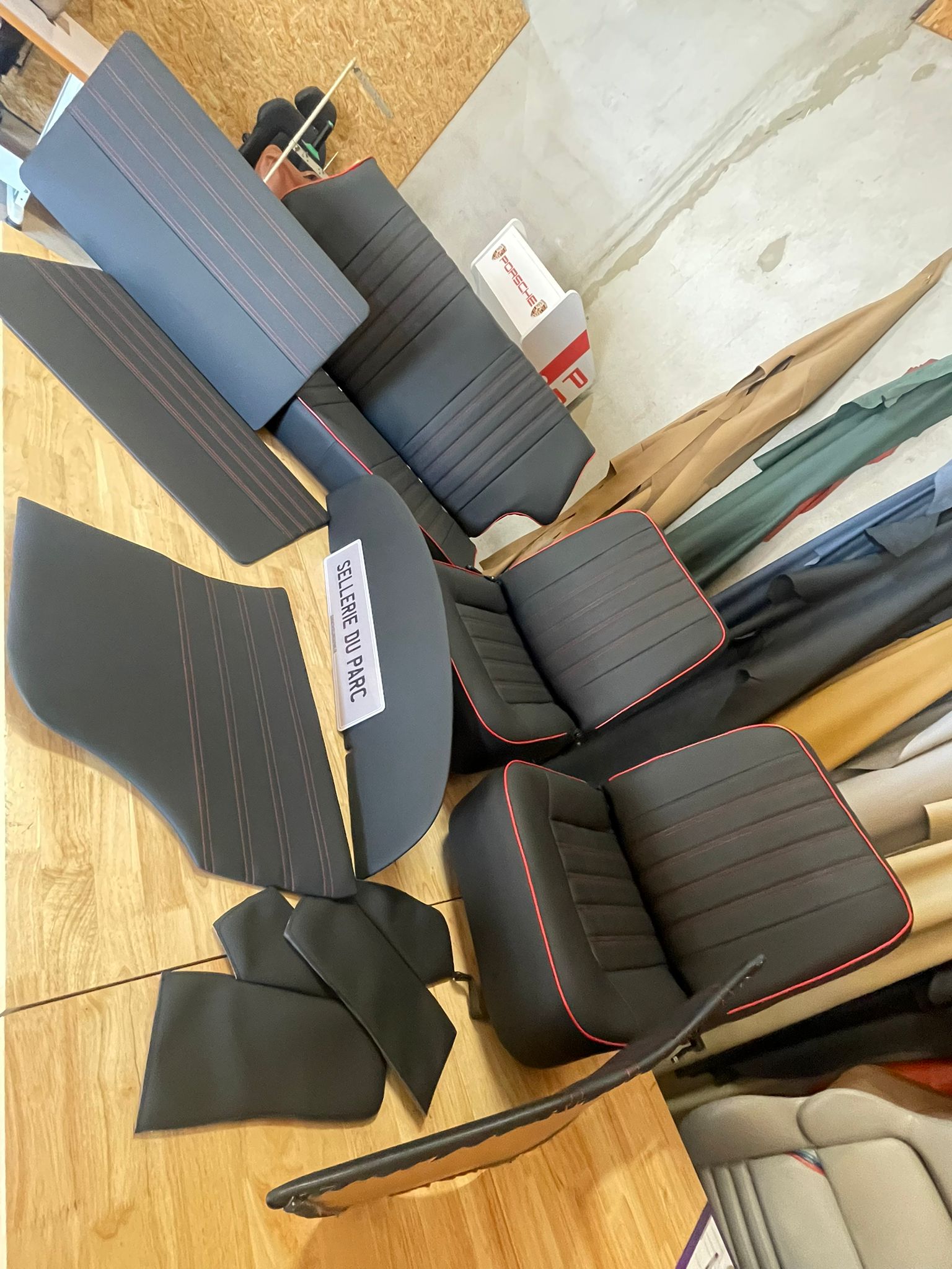 Intérieur automobile pris en charge par un sellier-garnisseur