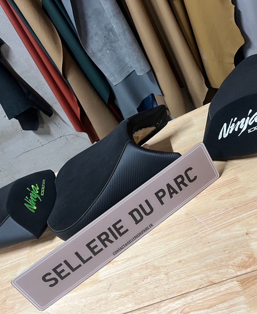 Custom motorcycle seats made by Sellerie du Parc