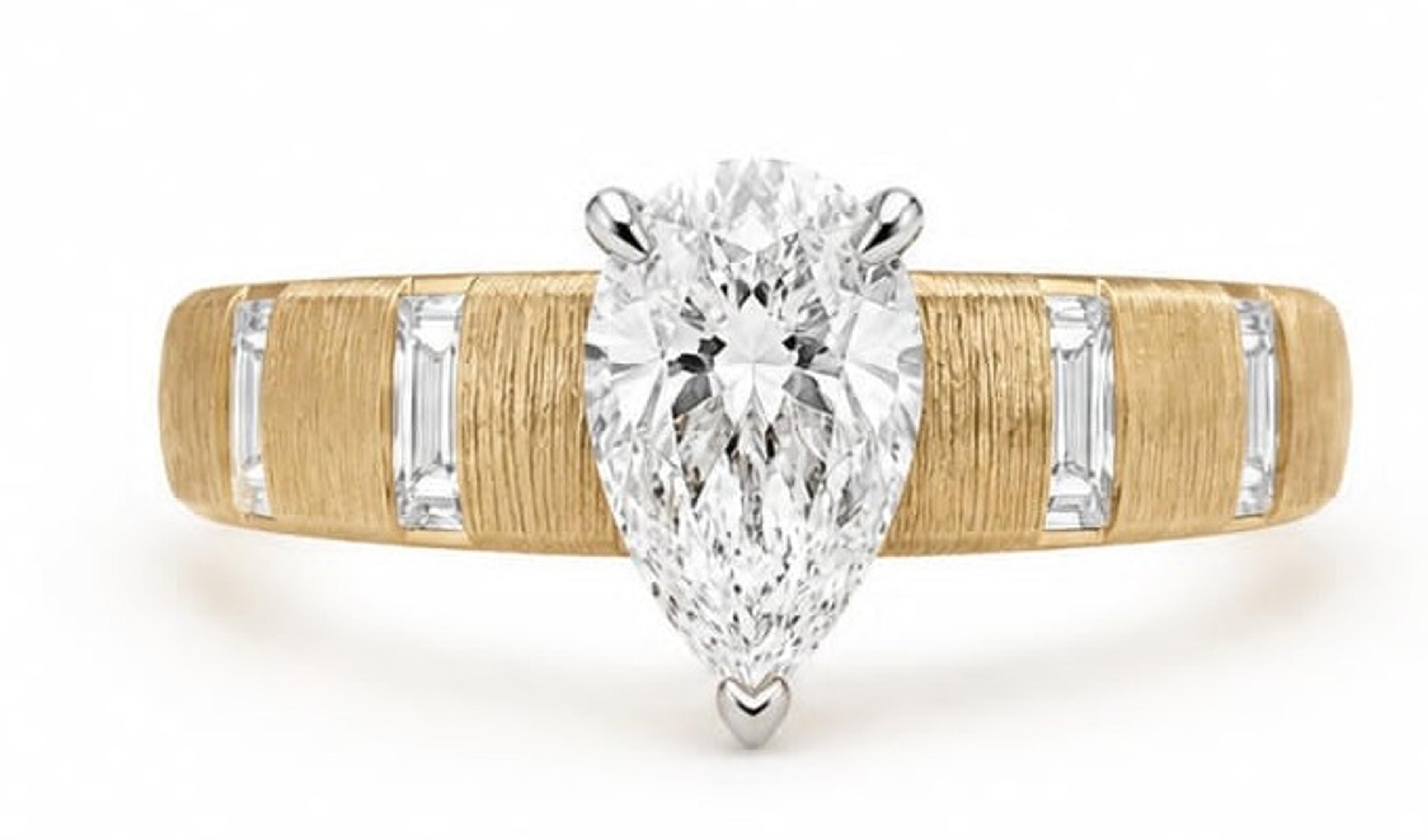 Sano — the Lumen Pear Ring