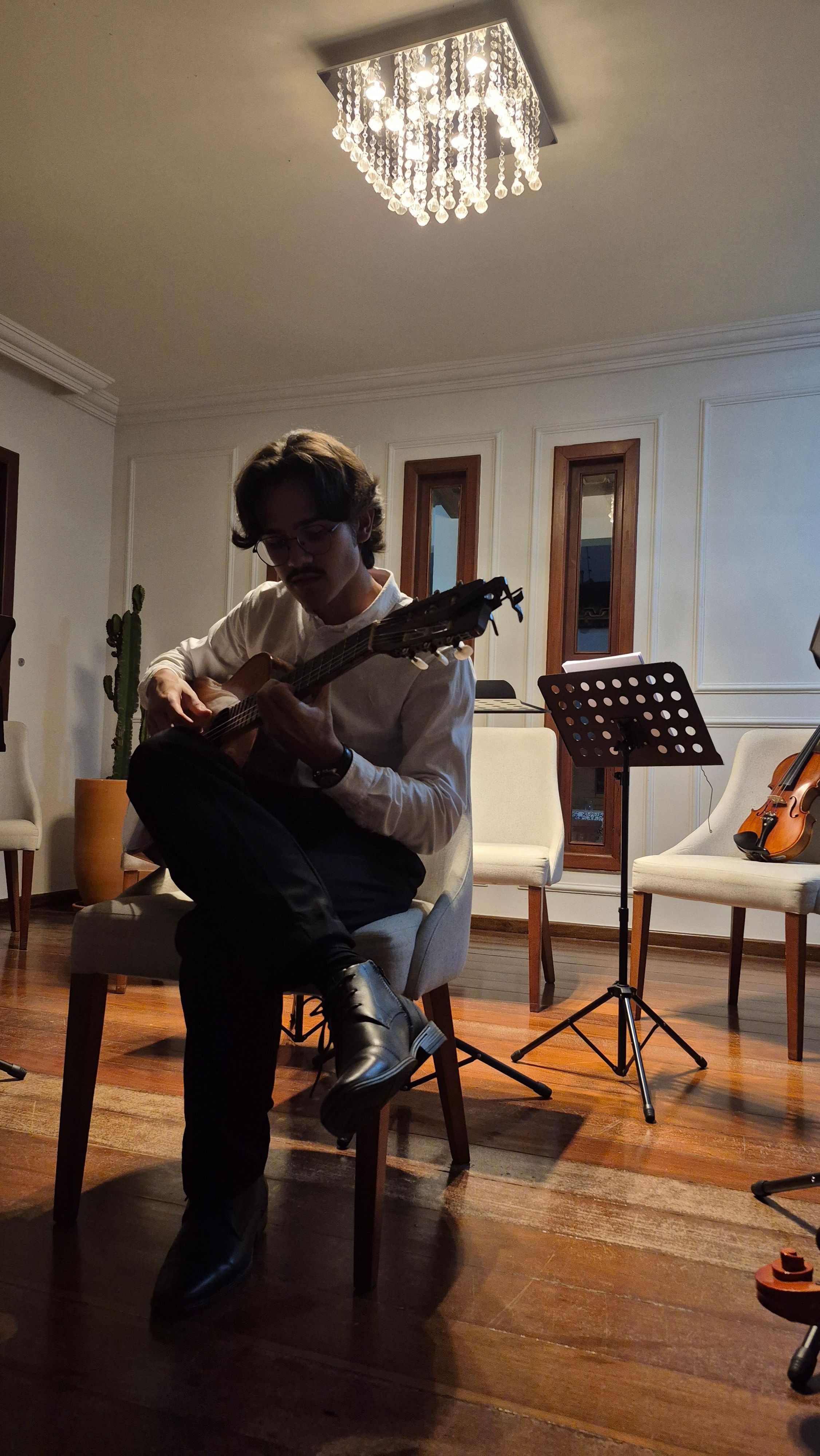 Luís Vilalva no violão