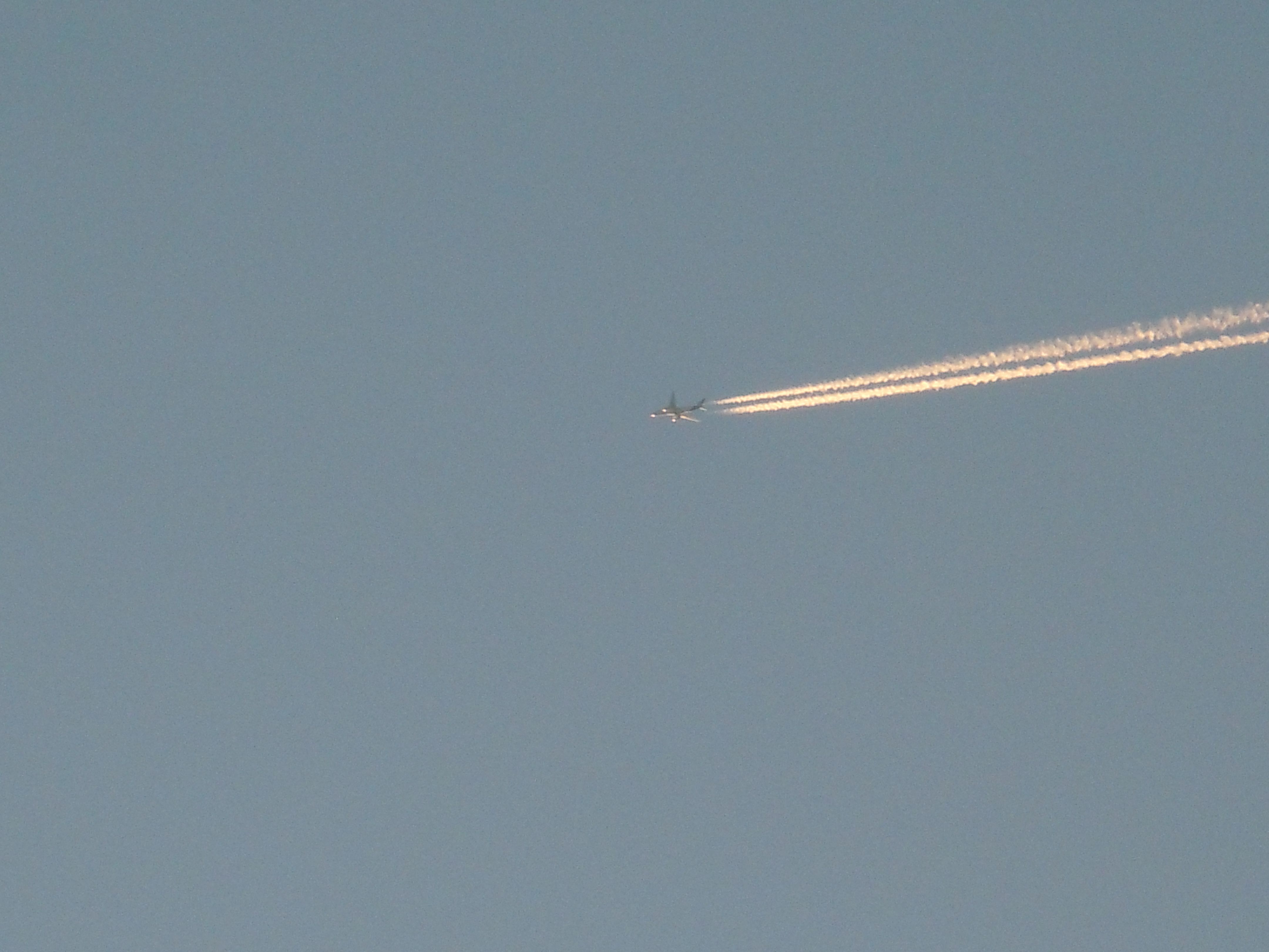 Avião no céu