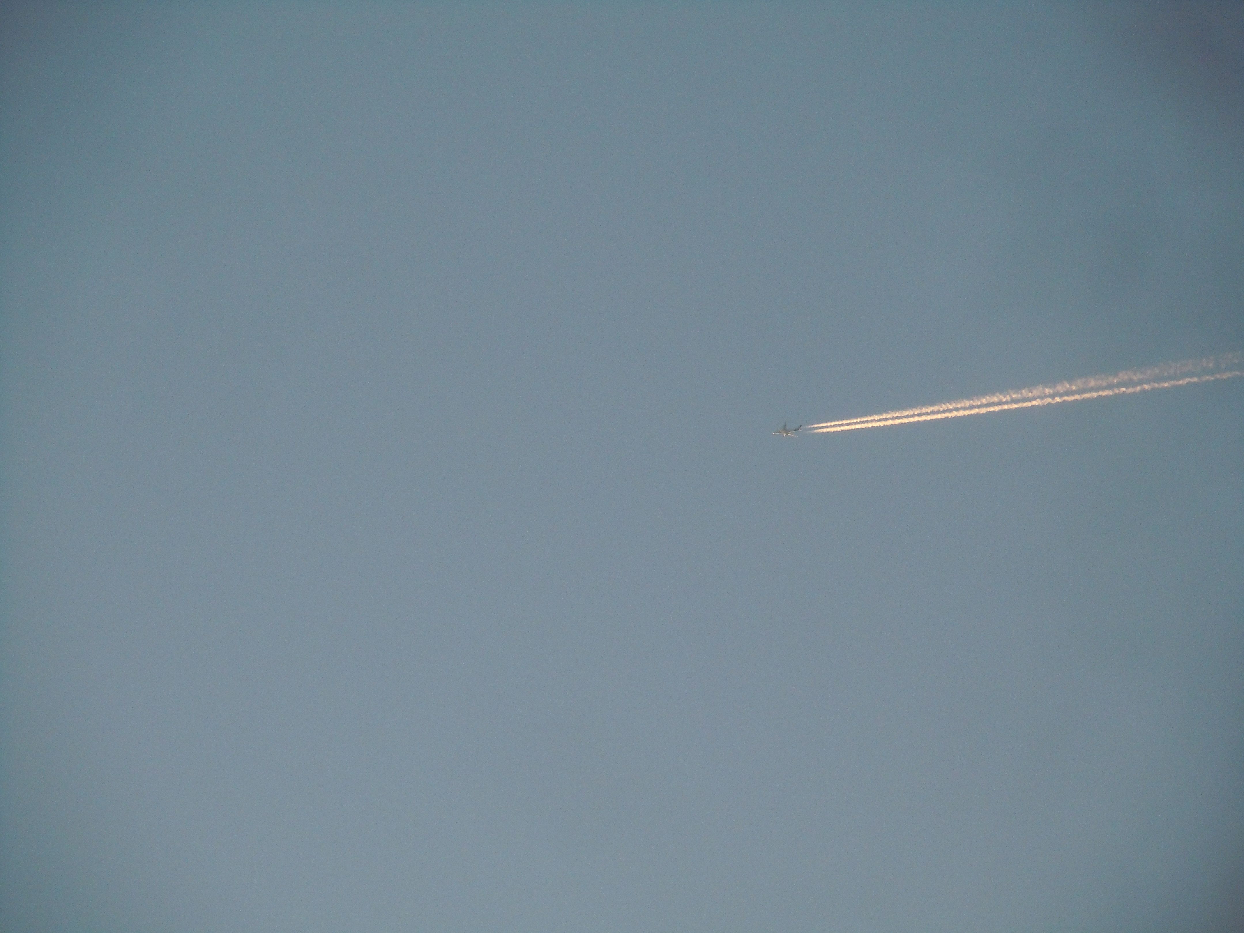 Avião no céu