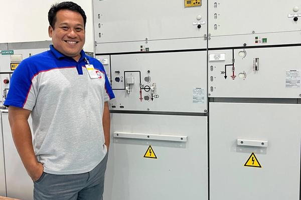 Panel Listrik Tegangan Menengah SIMOSEC dari Siemens