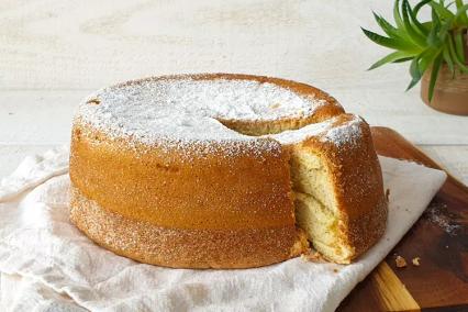 Gateau de Savoie avec une part de gateau