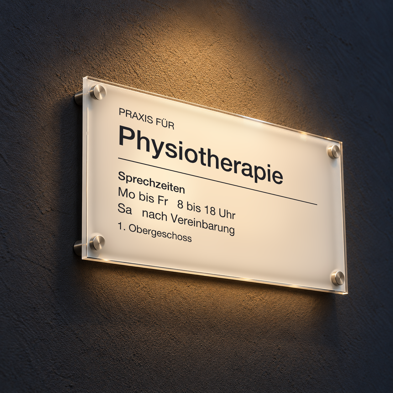 Praxisschild aus Acrylglas mit Fachrichtung und Sprechzeiten auf Wandhaltern