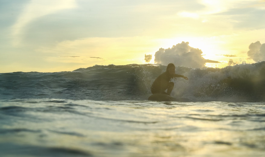 Met de golven meegaan