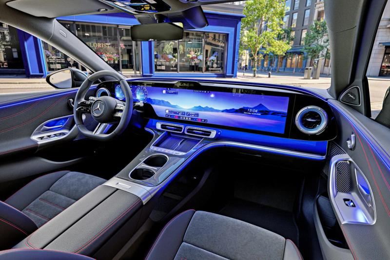 LOS COCHES DE HOY TIENEN MÁS TECNOLOGÍA QUE NUNCA. ¿PERO NOS ESTÁN VENDIENDO MENOS COCHE?»