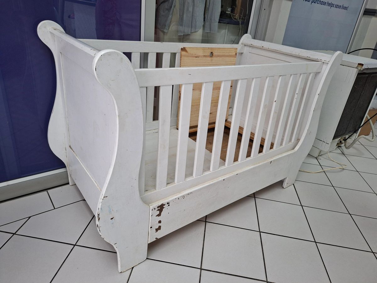 Sleigh Style Baby Cot 6