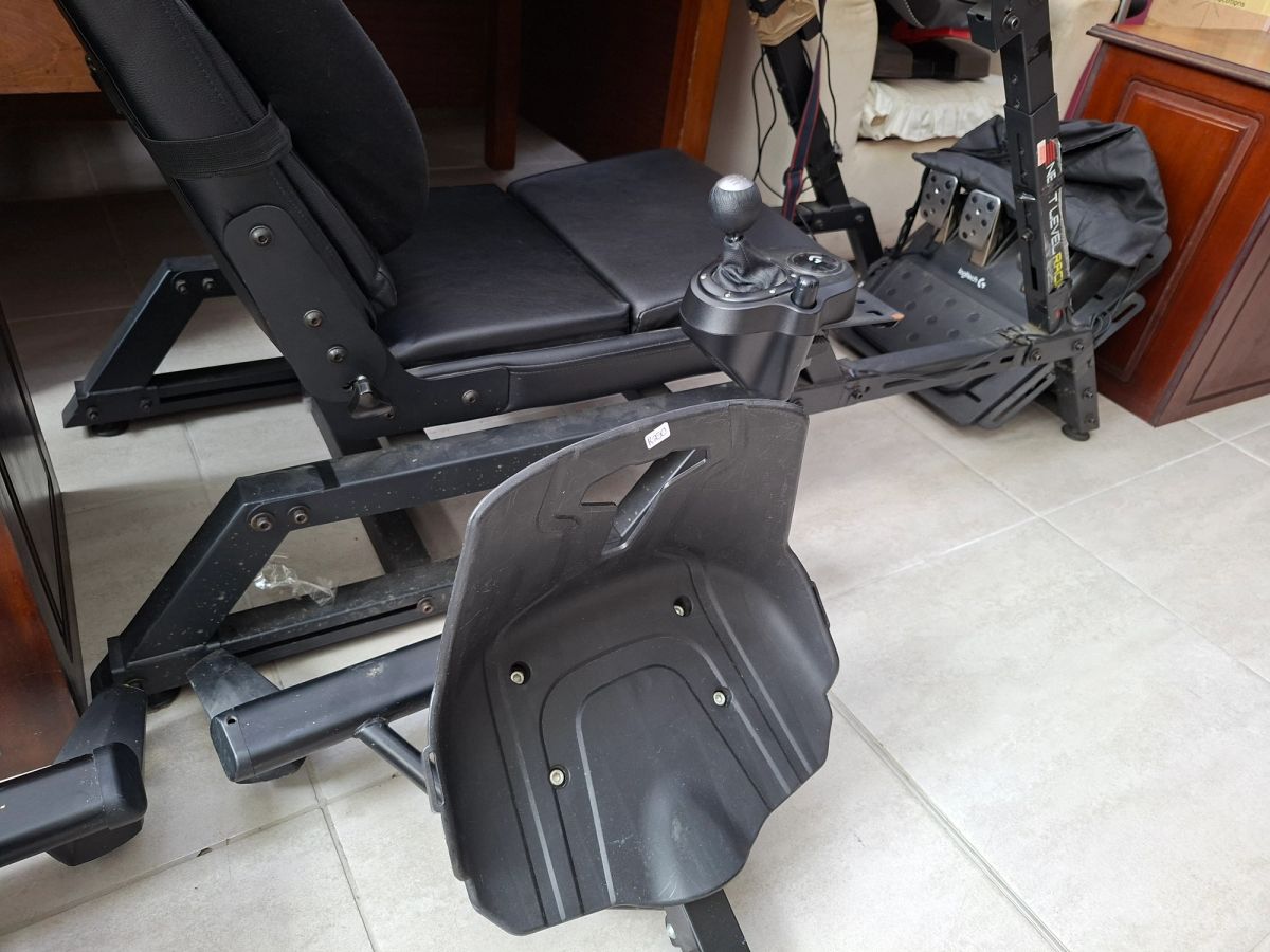 Next Level Racing Simulator Cockpit with Logitech G29 Steering Wheel & Pedals 8