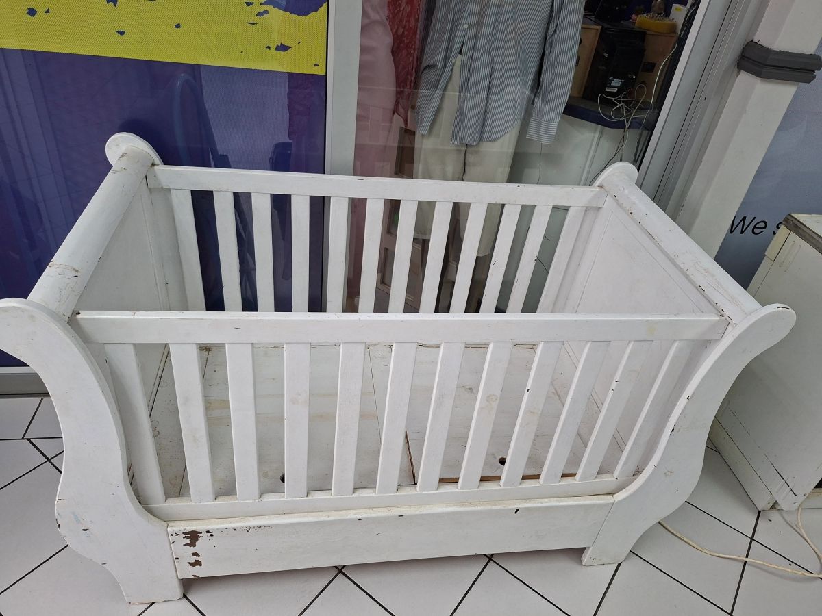 Sleigh Style Baby Cot 2