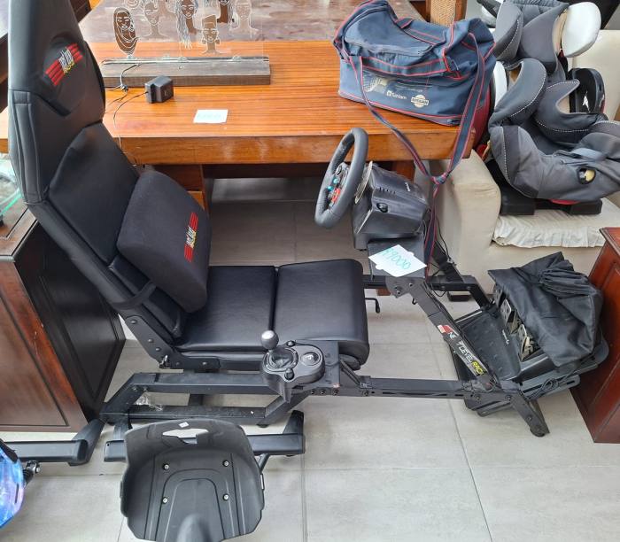 Next Level Racing Simulator Cockpit with Logitech G29 Steering Wheel & Pedals