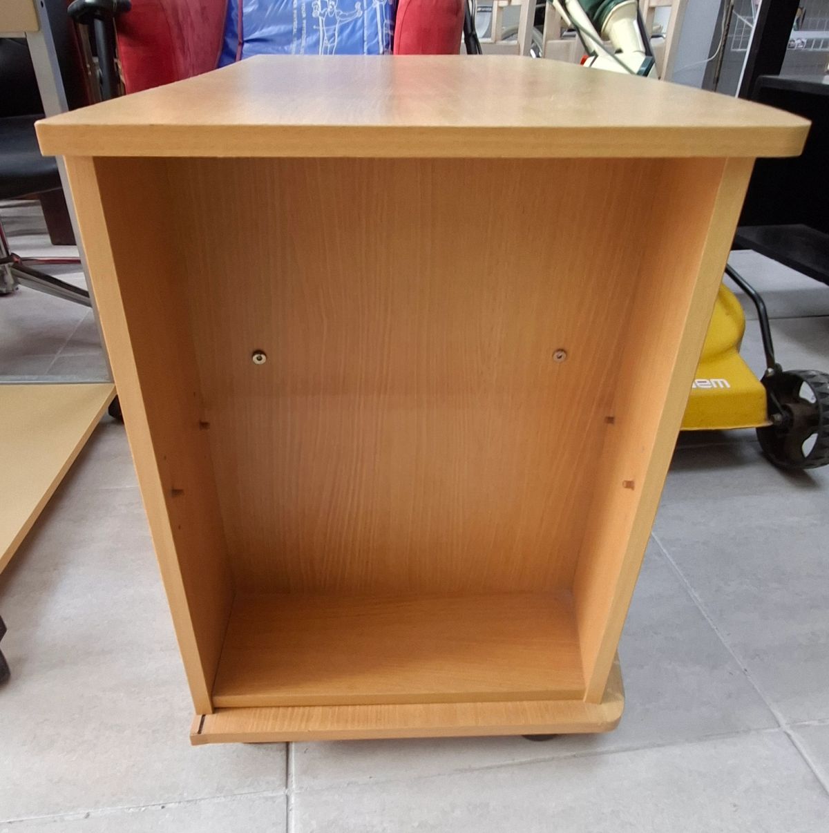 Light Wood-Grain Veneer TV Stand 4