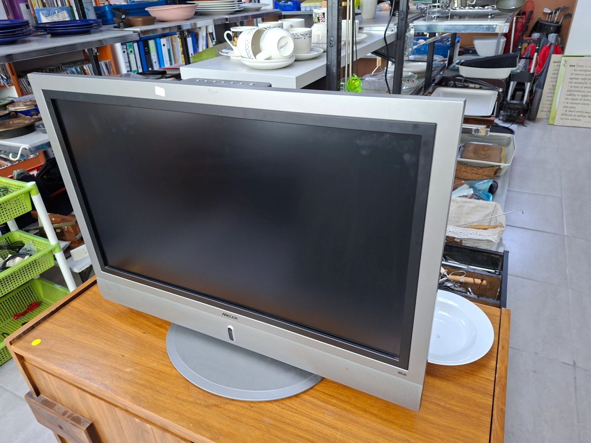 Older MECER flat-screen LCD television/monitor 2