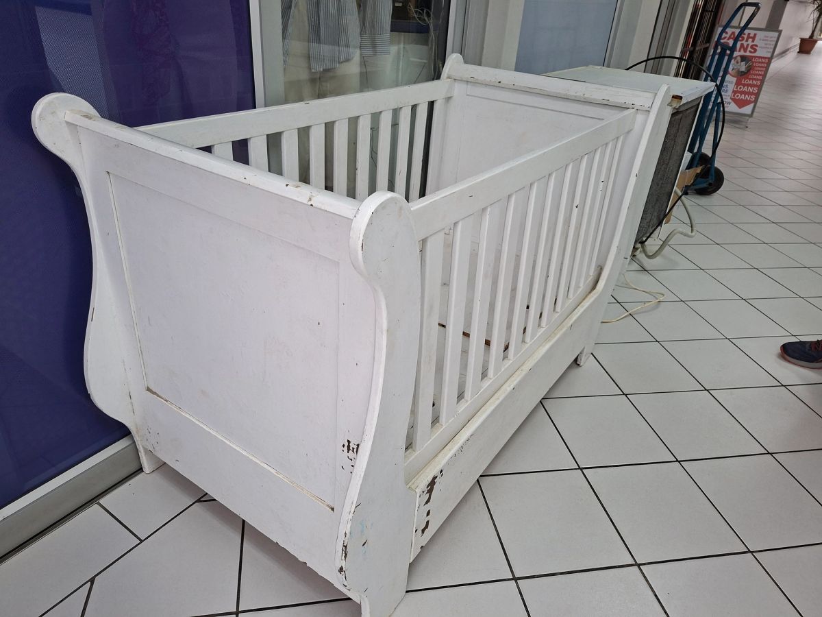 Sleigh Style Baby Cot 3